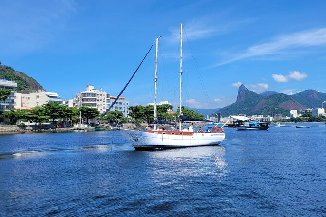 Brunch & Sunset Cruise with Capirinha in Rio - The optional swim and warm bay water