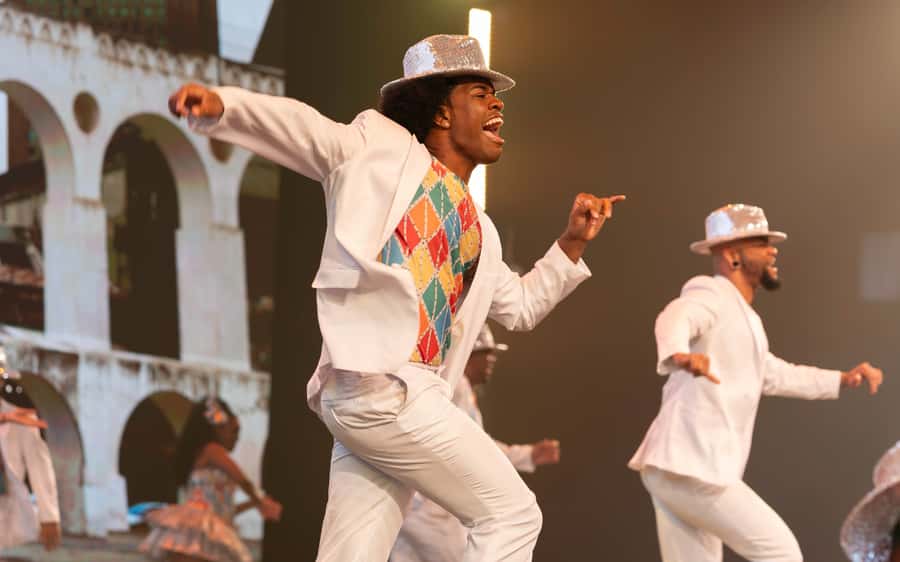 By Night Tour: Roxy Dinner Show & Transfer - Aquele Abraço brings five regions onto one stage