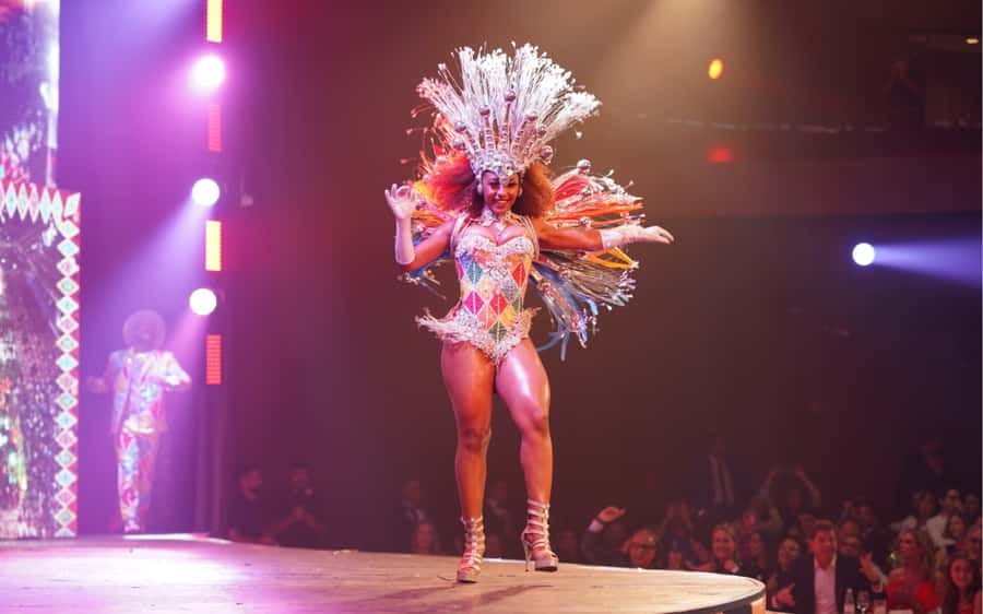 By Night Tour: Roxy Dinner Show & Transfer - Waiting time can shape the whole night