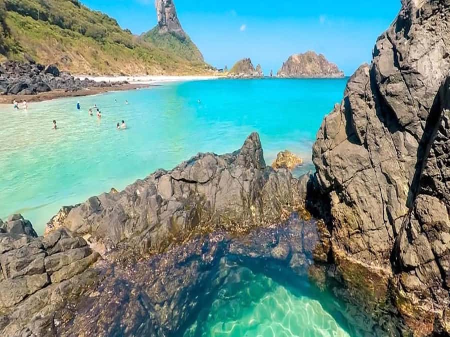 Explore Fernando de Noronha: 7-Hour Ilhatour - Baía dos Porcos keeps the coast scenic