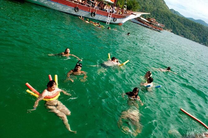 Exploring Angra Dos Reis and Ilha Grande in One Day - Aracatibinha Beach, a quieter island pause