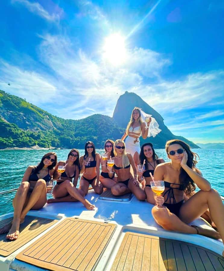 From Rio de Janeiro: Private Speedboat Tour - Sugarloaf, Urca, and Rio seen from offshore