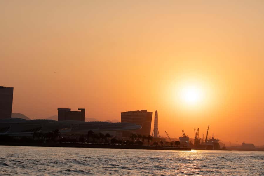 Glória: Sunset Speedboat Cruise with Drinks and Snacks - Museum of Tomorrow and the central waterfront