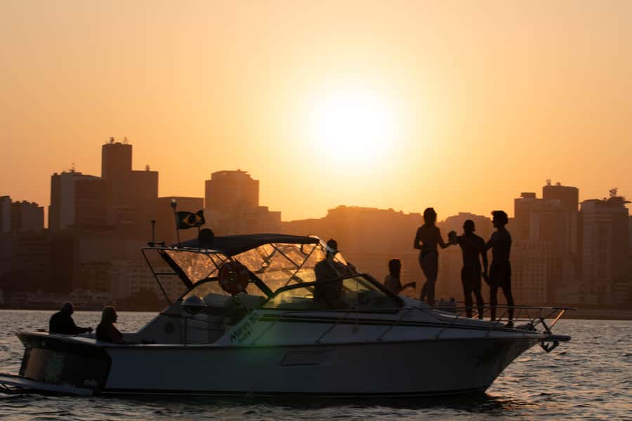 Glória: Sunset Speedboat Cruise with Drinks and Snacks - Who should book this experience