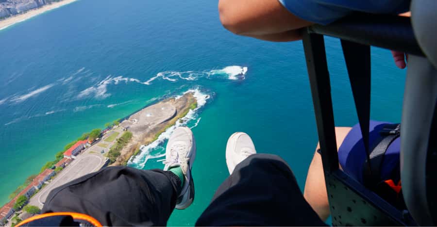 Helicopter flight no doors in Rio de Janeiro - Ipanema and Arpoador