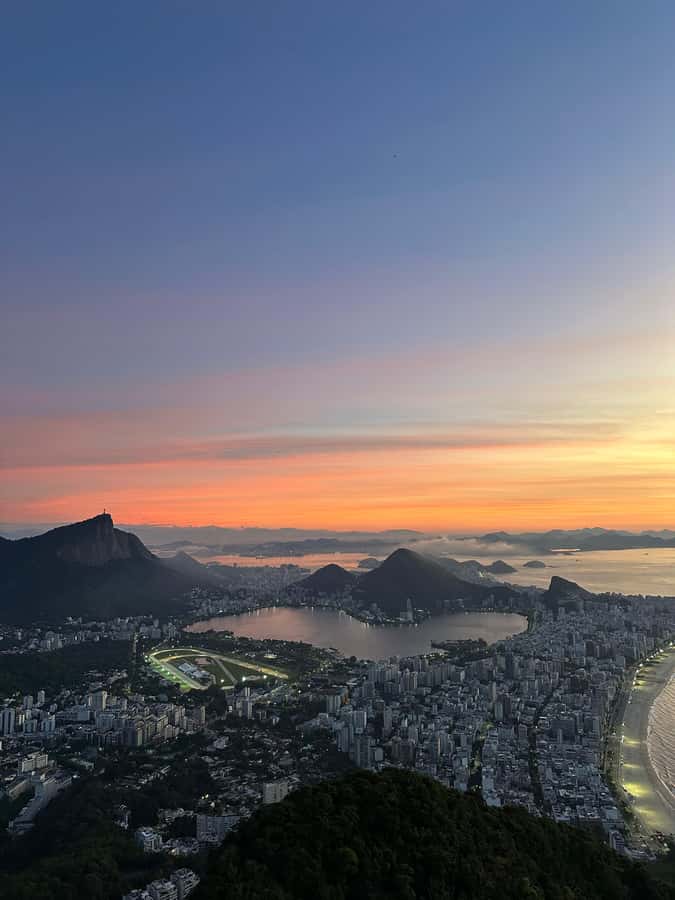 Hike Dois Irmãos + Vidigal Favela Experience - What the guides add