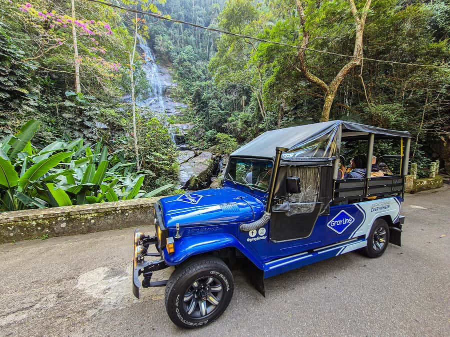 Jeep'n'Culture: Rocinha Favela and Tijuca Rainforest Tour - Cascatinha Taunay and the value of a guided walk