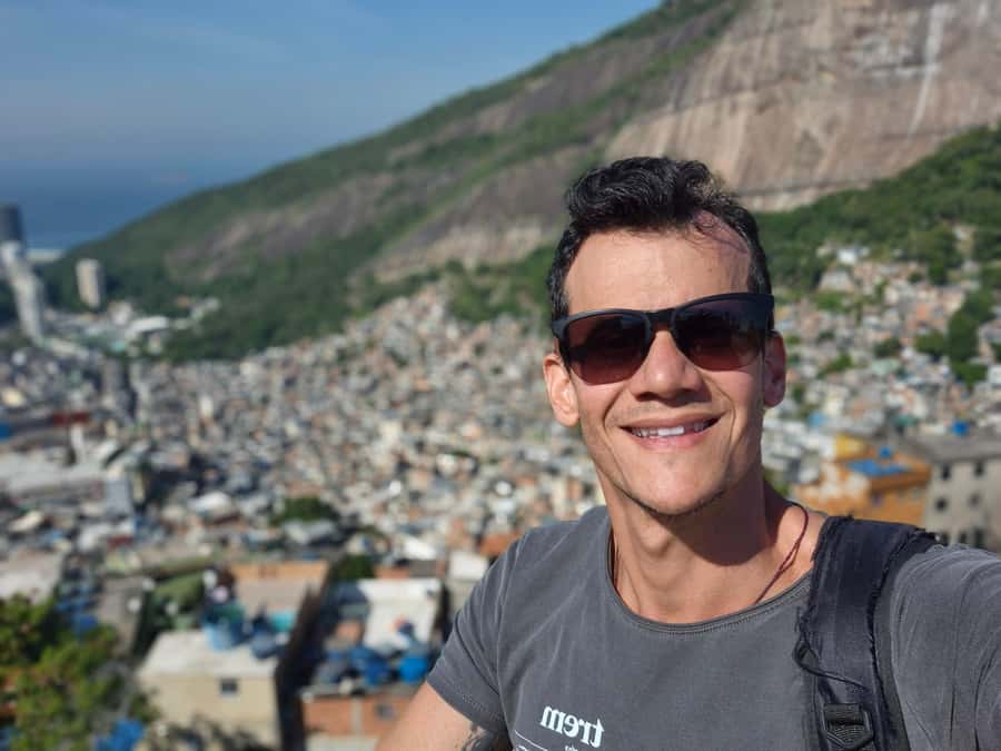 Jeep'n'Culture: Rocinha Favela and Tijuca Rainforest Tour - Entering Rocinha with context
