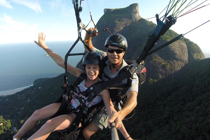 Paragliding in Rio de Janeiro - Gliding between Pedra Bonita and Pedra da Gávea