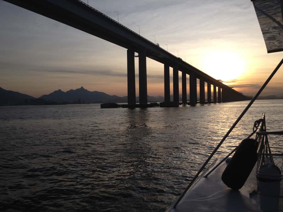 Rio: Boat Tour of Guanabara Bay - Crossing toward Niterói and MAC