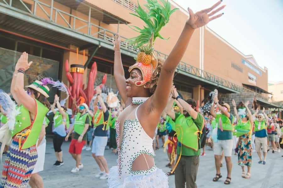 Rio de Janeiro: Carnaval Backstage Tour and Samba Class - What Rio’s carnival looks like behind the parade