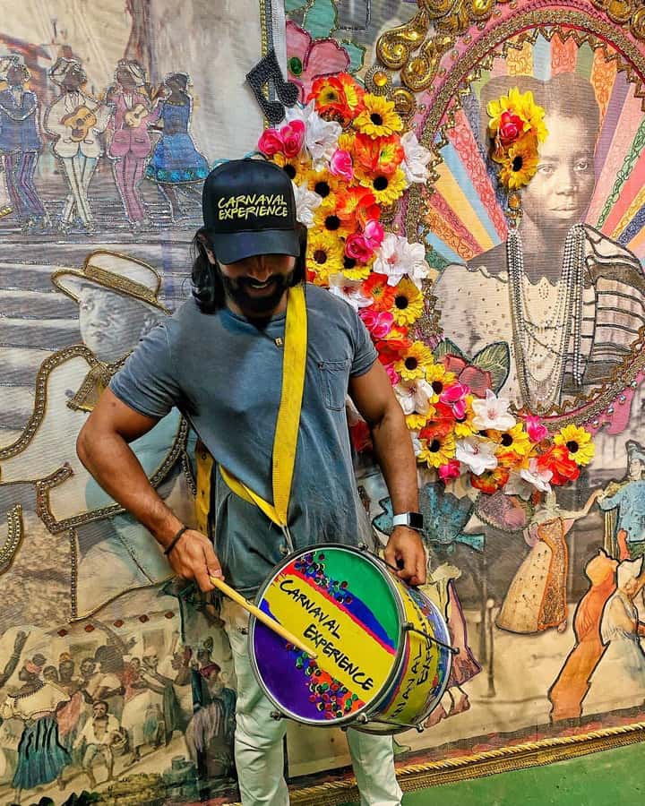 Rio de Janeiro: Carnaval Backstage Tour and Samba Class - A caipirinha starts the visit in Brazilian style