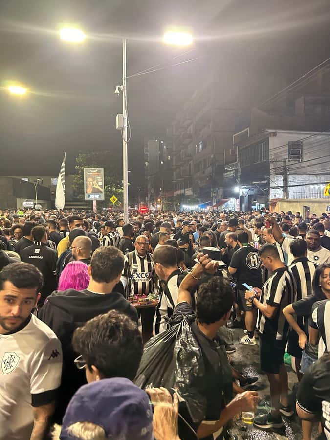 Rio de Janeiro: Enjoy a Botafogo soccer game with Locals - Meeting the Botafogo faithful before kickoff