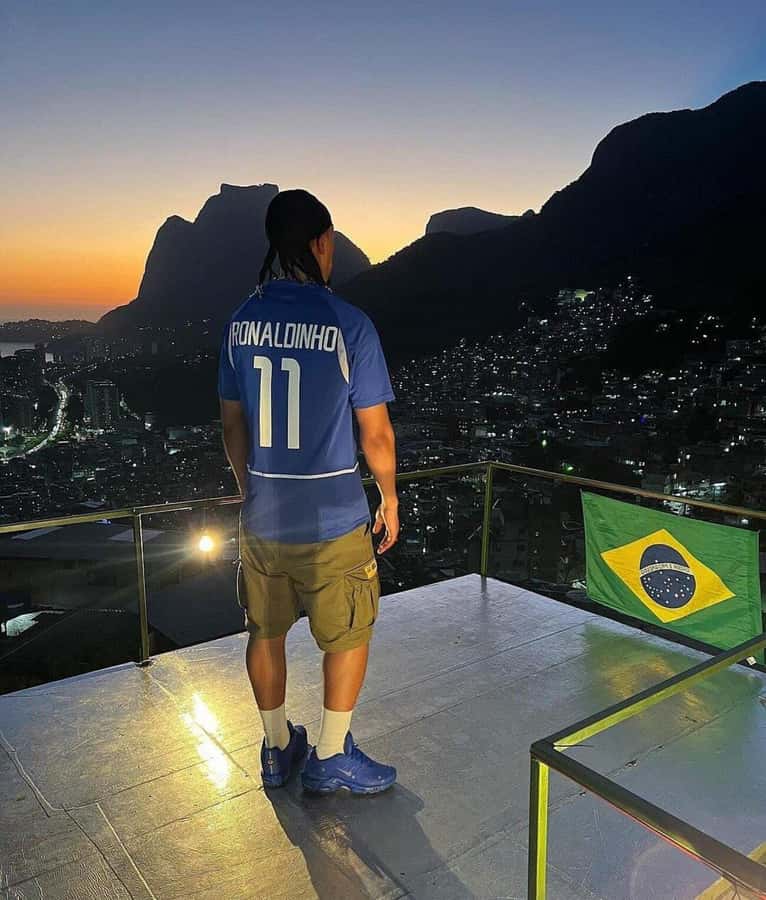 Rio de Janeiro: Favela Jeep Tour to Rocinha and Capoeira - Entering the largest favela in Latin America