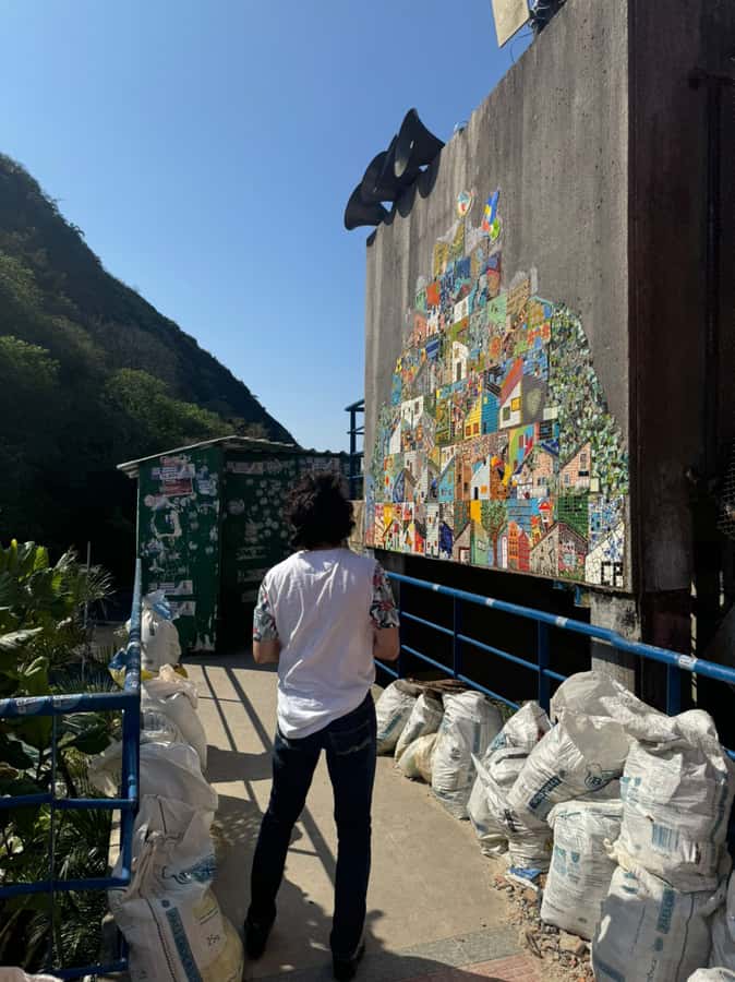 Rio de Janeiro: Favela Santa Marta Top Tour with Local Guide - Starting at Praça Corumbá and getting oriented