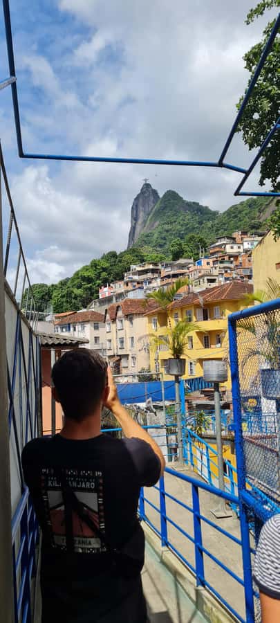 Rio de Janeiro: Favela Santa Marta Tour with Resident Guide - Viewpoints, narrow lanes, and everyday Santa Marta