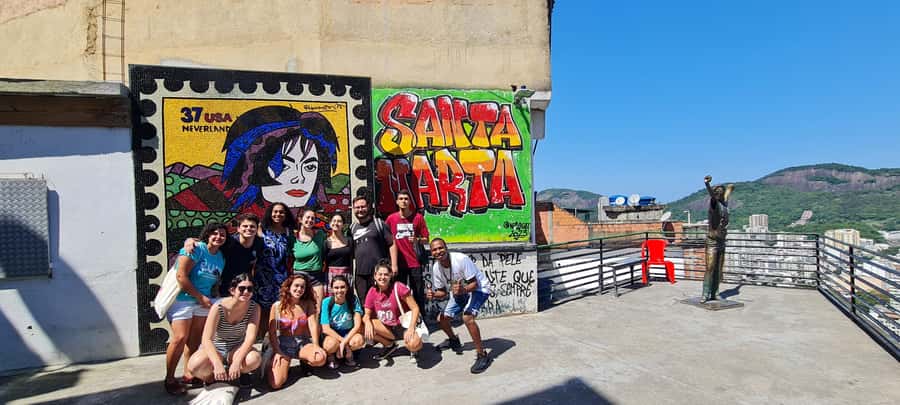Rio de Janeiro: Favela Santa Marta Tour with Resident Guide - A short stop at a local restaurant