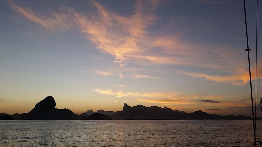 Rio de Janeiro: Guanabara Bay Sunset Sailing Tour & Drinks - Key points to know before you book