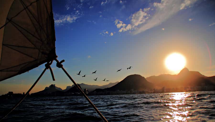 Rio de Janeiro: Guanabara Bay Sunset Sailing Tour & Drinks - Sugarloaf Mountain from the water