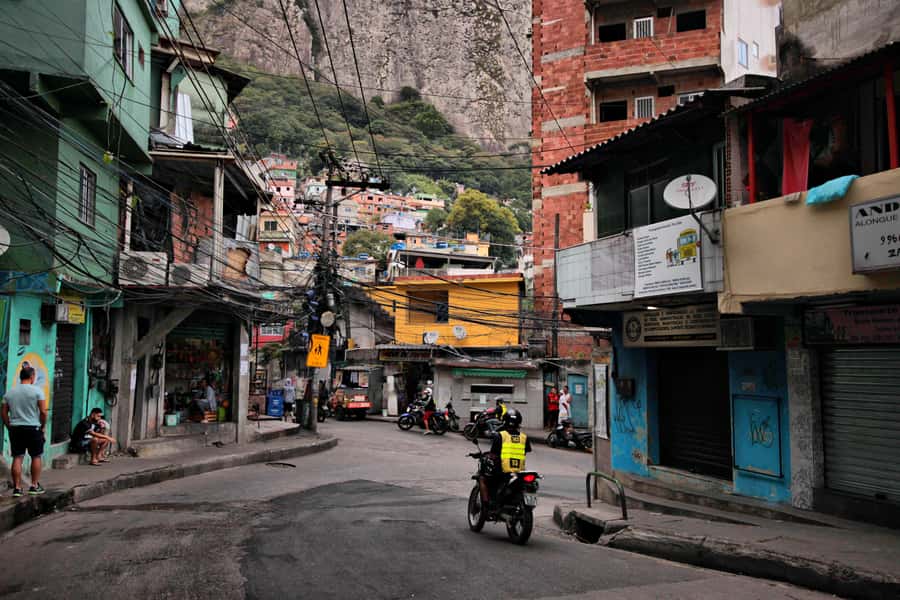 Rio De Janeiro: Half-Day Rocinha Favela Walking Tour - Rooftop views over the hillside