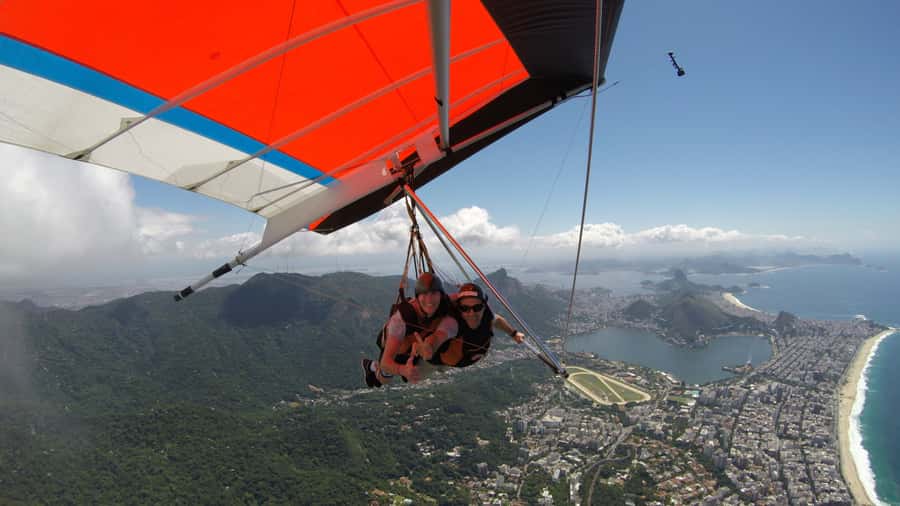 Rio de Janeiro: Hang Gliding Adventure - Safety, weight limits, and who should fly