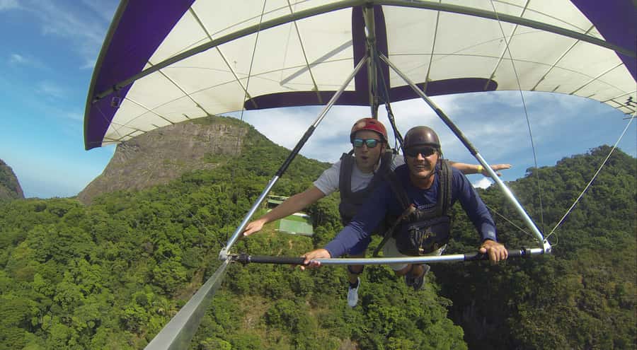 Rio de Janeiro: Hang Gliding or Paragliding Experience - Training, harnesses, and the launch