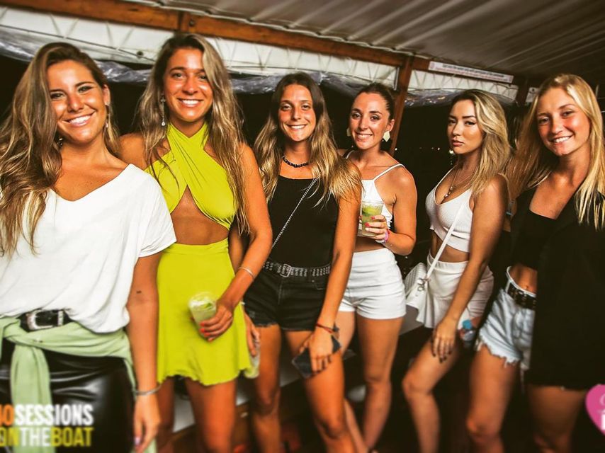 Rio de Janeiro: Late Night Boat Party with DJ and Dancing - Who will enjoy this most