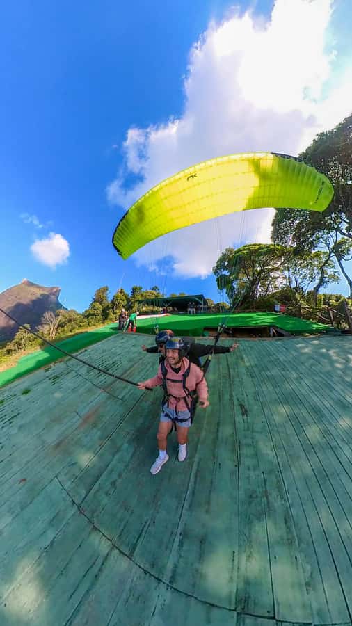 Rio de janeiro : Paragliding Tandem Flights over Rio - Riding through Tijuca Forest to Pedra Bonita