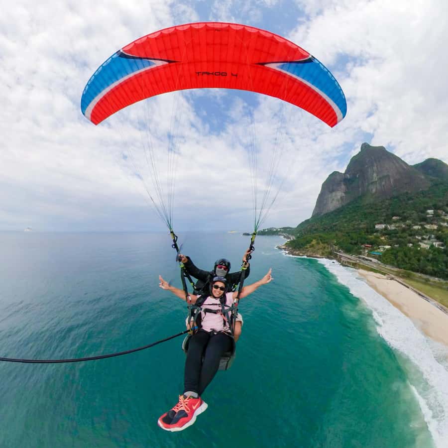 Rio de Janeiro : Paragliding Tandem Flights over Rio - Starting at São Conrado’s flight club
