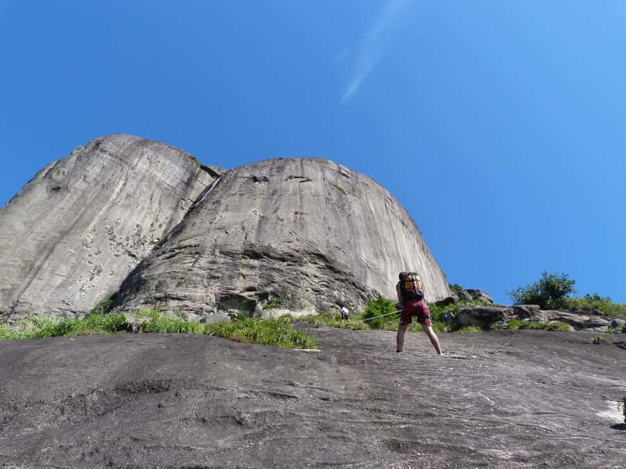 Rio de Janeiro: Pedra da Gávea Guided Hike Tour - Guides, languages, and group size