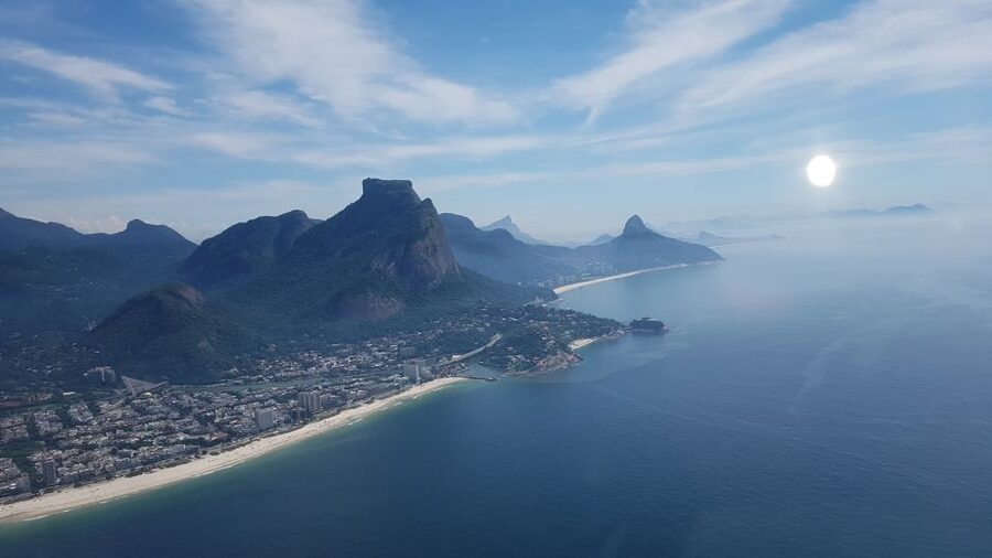 Rio de Janeiro: Pedra do Telegrafo Hike & Grumari Beach Tour - The famous photo and the real view behind it