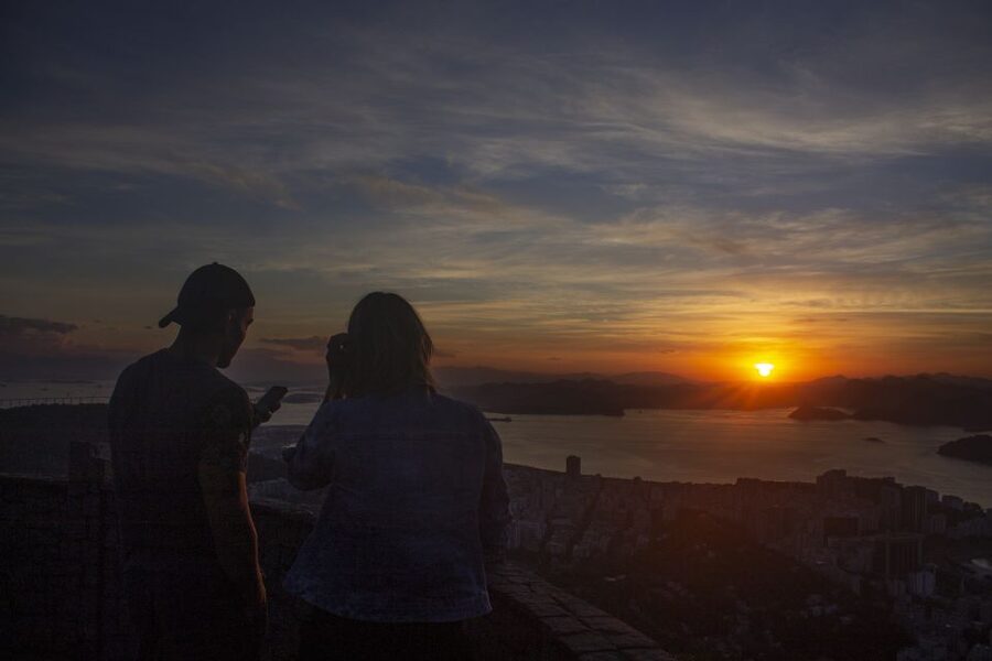 Rio de Janeiro: Private Sunrise Tour at Mirante Dona Marta - A private tour that works for couples and small groups