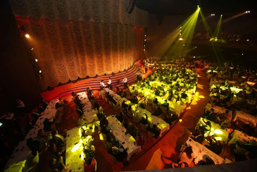 Rio de Janeiro: Roxy Dinner Show with Hotel Pickup - Who should book this evening