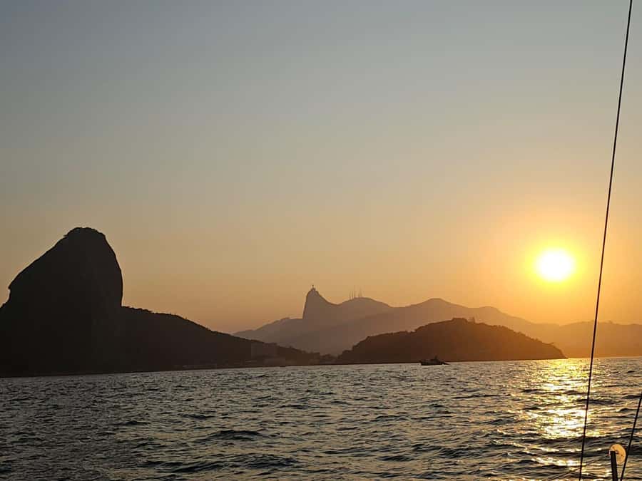 Rio de Janeiro: Sailing Sunset Tour with Snacks and Drinks - At a glance