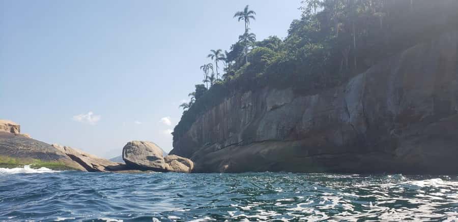 Rio de Janeiro: Sailing Sunset Tour with Snacks and Drinks - Drinks, fruit, and relaxed service onboard
