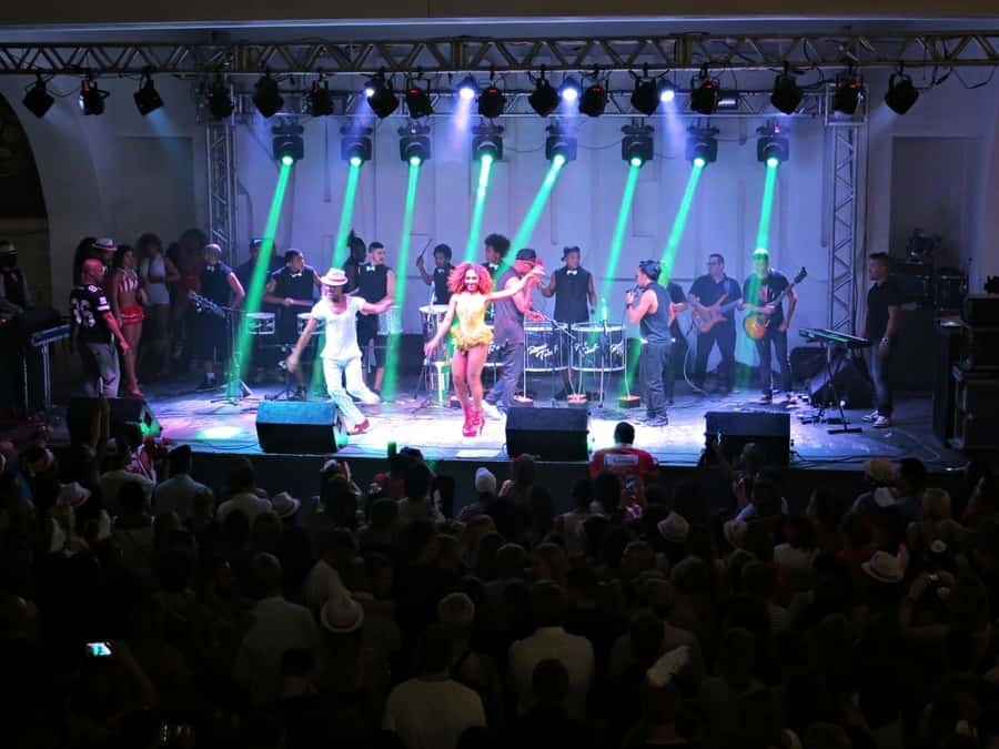 Rio de Janeiro: Salgueiro Samba School Rehearsal Tour - Three Hours of Drums, Flags, and Samba Dancing