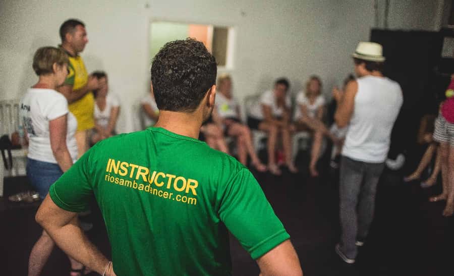 Rio de Janeiro: Samba Class in Copacabana - Language support and teaching style