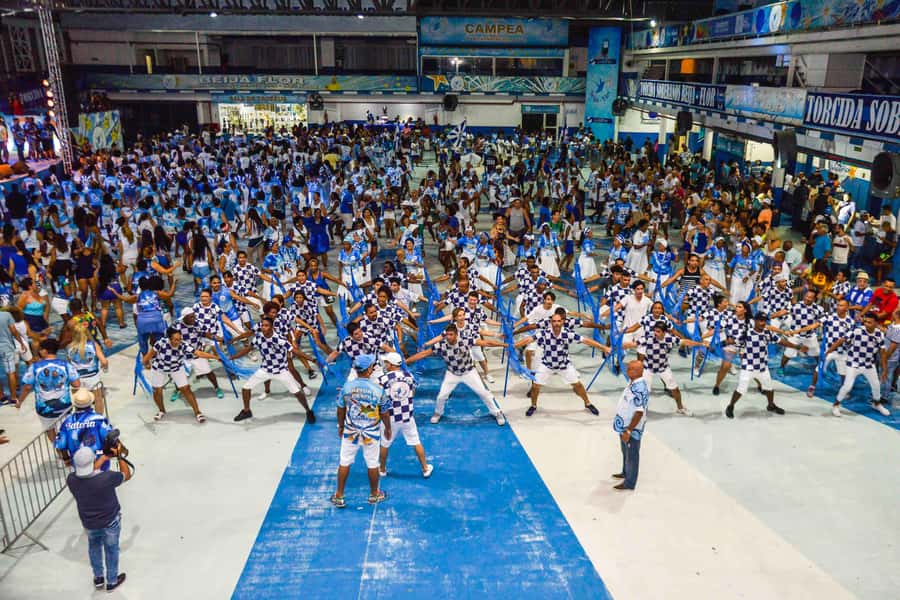Rio de Janeiro: Samba School Rehearsal Viewing With Transfer - Entering the hall and waiting for the music