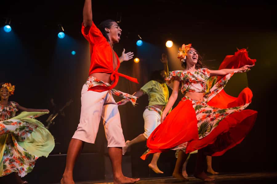 Rio de Janeiro: Samba Show Admission & Transfer - Inside the two-hour performance