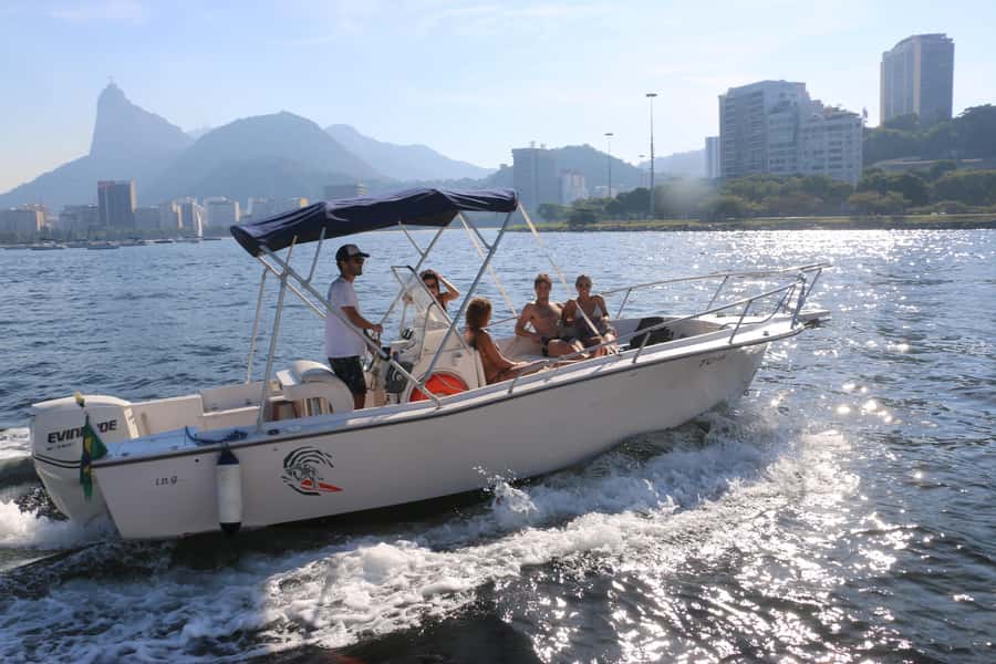 Rio de Janeiro: SpeedBoat Tour - Beach Tour with Beer - Red Beach and Copacabana from offshore