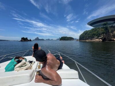 Speedboat Tour with Snacks and Drinks