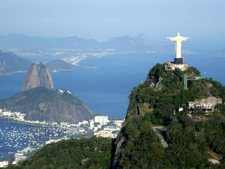 Rio de Janeiro: Sugar Loaf with Lunch and Helicopter Flight - A 9-minute helicopter circuit over Rio