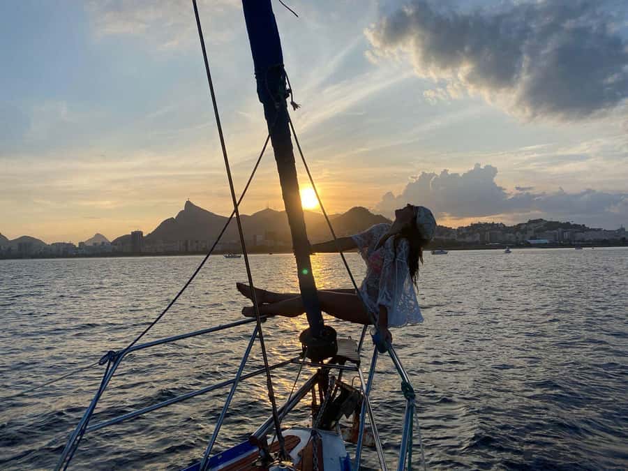 Rio de Janeiro: Sunset Sailboat Tour with Open Bar - Drinks, snacks, and the open-bar setup