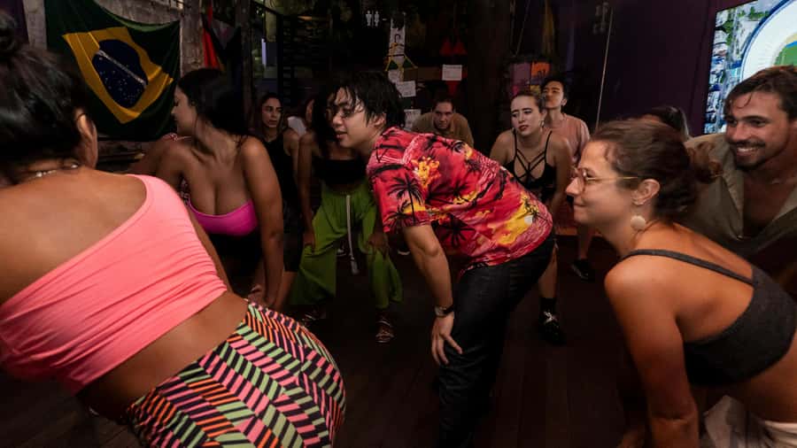 Rio Experience: Caipirinha Workshop (2 Caipis) + Funk Class - Where expectations need adjusting