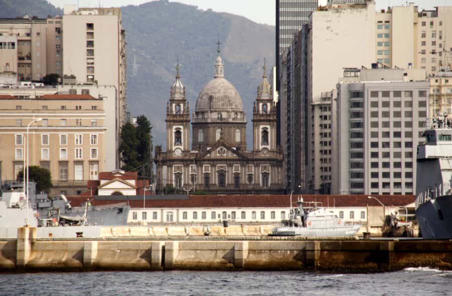 Rio From The Sea: Guanabara Bay Cruise with Optional Lunch - Guides, languages, and the group experience