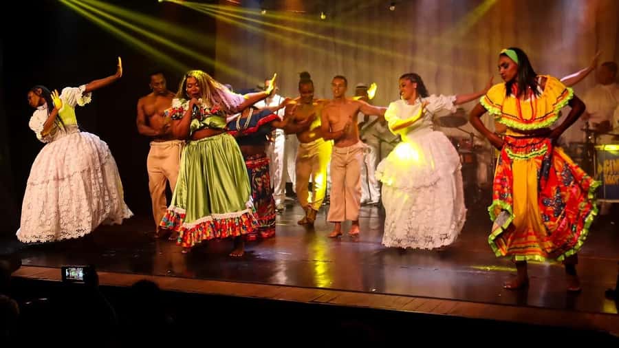 Rio: Ginga Tropical Folkloric Show & Optional Dinner - Venue size and production standards