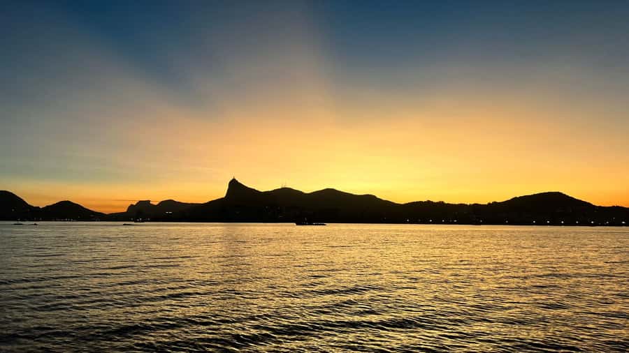 Rio: Guanabara Bay Boat Tour - Forts, beaches, and the military story of the bay