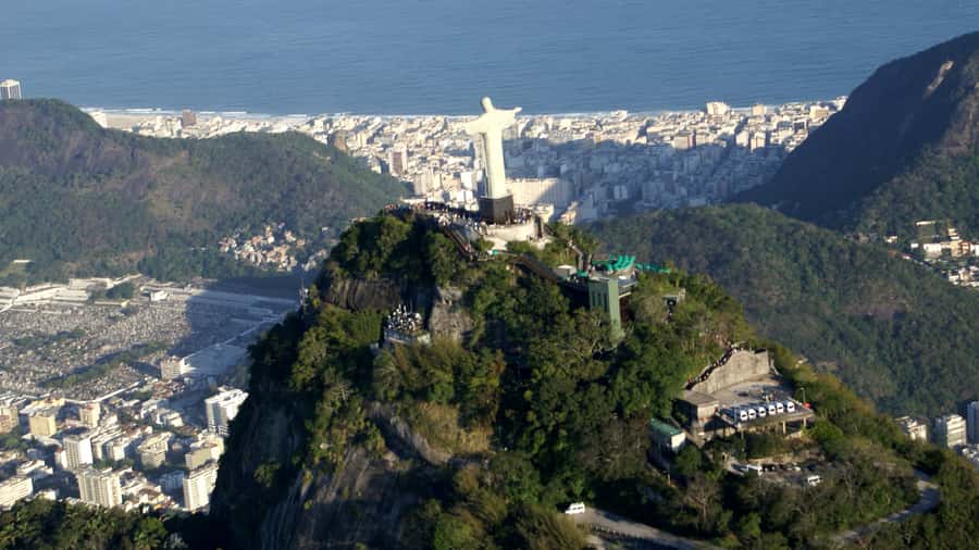 Rio: Maracanã Stadium & Christ the Redeemer by Rack Railway - Guide and audio options