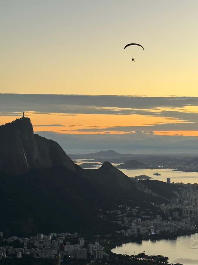 Sunrise at Morro Dois Irmãos + Vidigal Favela Experience - What the guide adds to the morning
