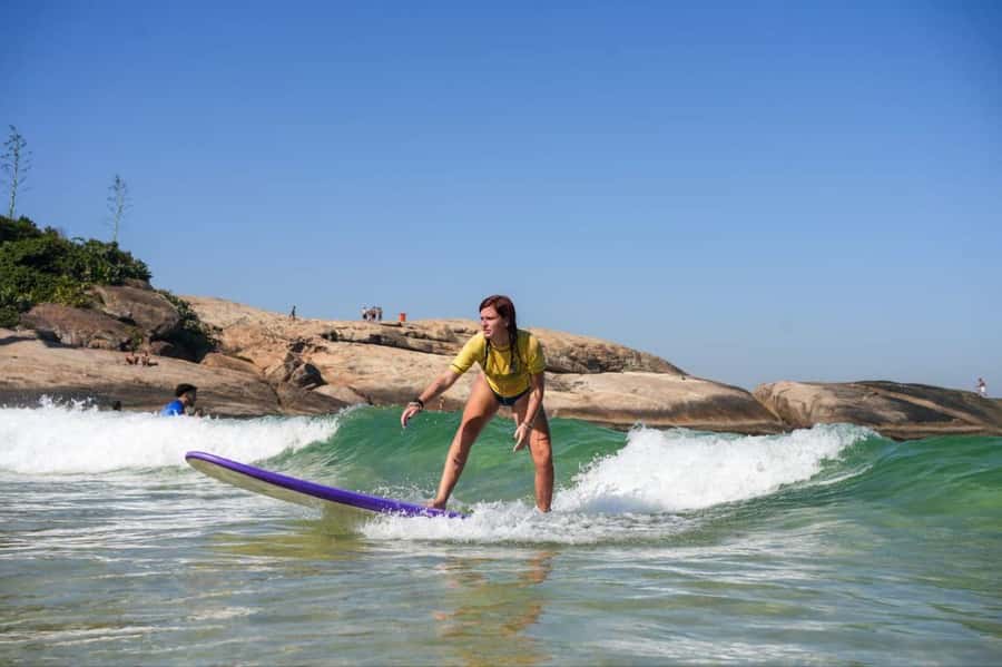Surf lessons: in Arpoador in Ipanema. - The first lessons happen on the sand